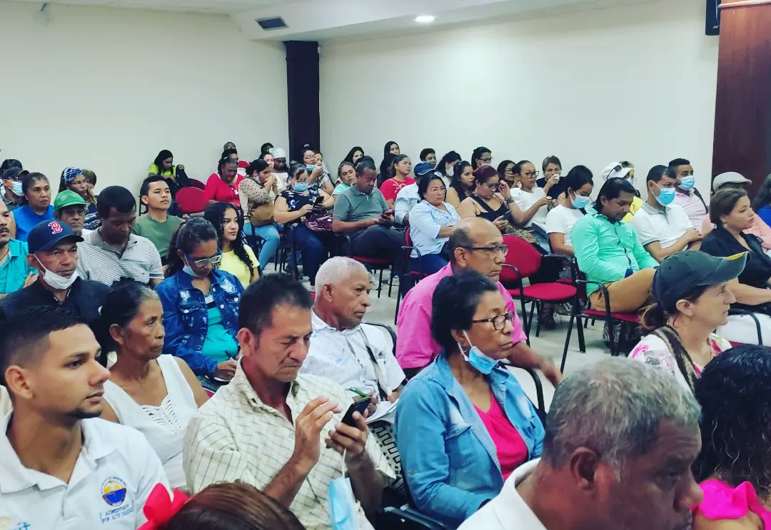 GaceUnimagdaln's tweet photo. Con las palabras del vicerrector de Extensión y Proyección Social, Jean Rogelio Linero, inició el Foro: Liderazgo, Emprendimiento y Desarrollo Territorial', que se realiza en el marco de la alianza @unimagdalena - #Cenit 

#TransformaciónSocial 
#ComunidadEmpoderada https://t.co/5FZKKi2ckO