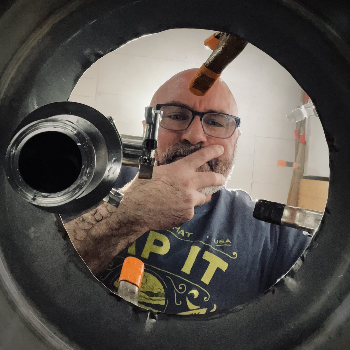 lucyandhowebrew's tweet photo. I’m reasonable sure this fresh hop whirlpool contraption is going to work. Like, 70%. 

#vtbeer #grownuptinkertoys #vtbrewing #freshhops #jerichovt #donthaveitbuildit https://t.co/Jvob6x2Oex