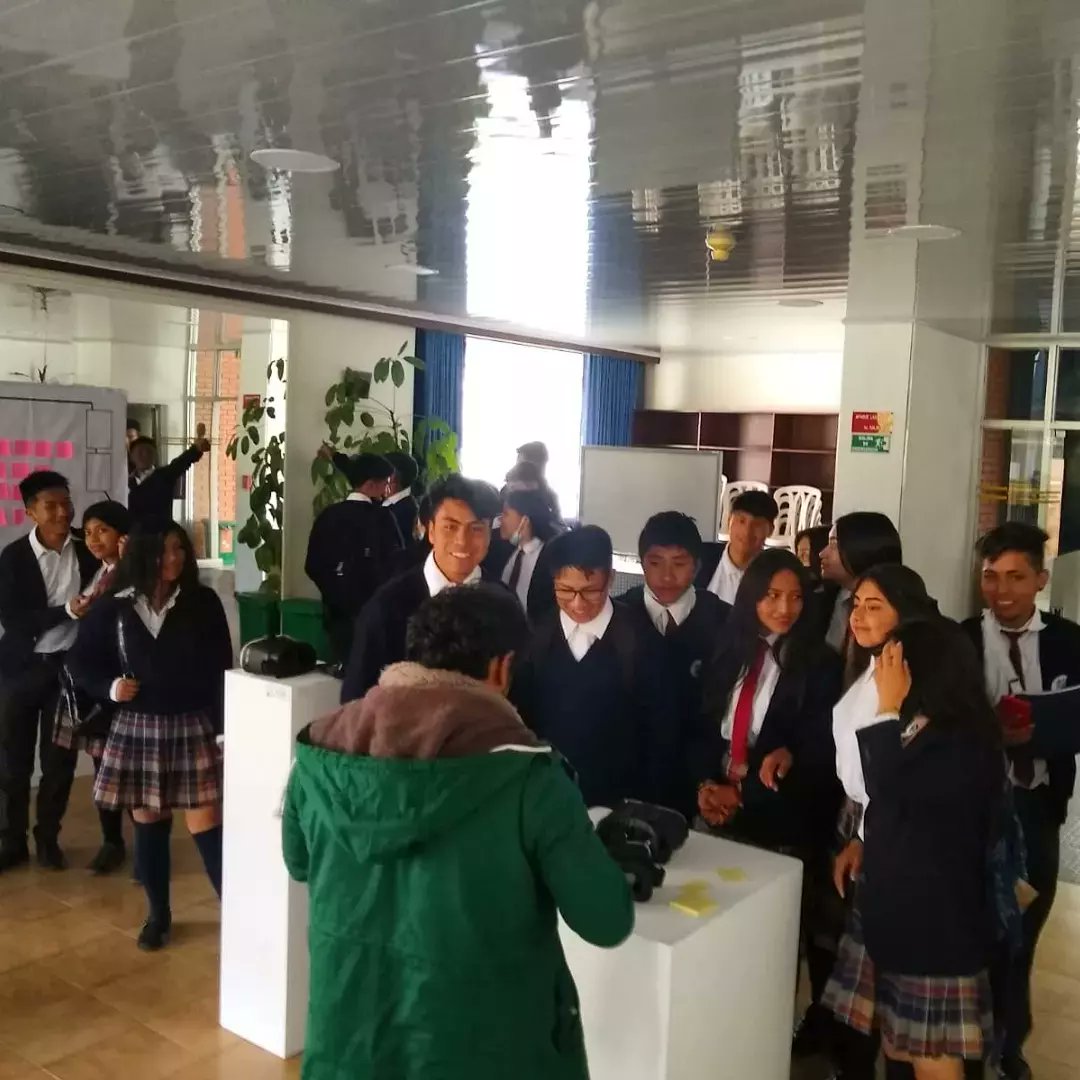 vlahebo's tweet photo. Ayer 27 de septiembre tuvimos otra jornada del #MediaLab #Páramo que hace parte de @LaIlusionFest. A través de realidad virtual, radio, máscaras, #tecnología y #sonido exploramos diferentes formas de devenir en páramo. 

Ipiales - Banco de la República https://t.co/DELZ6a72Vr
