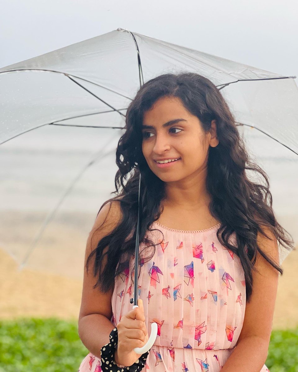 sivaangi_k's tweet photo. Beach girl🦋 https://t.co/tWSOlvF0hA