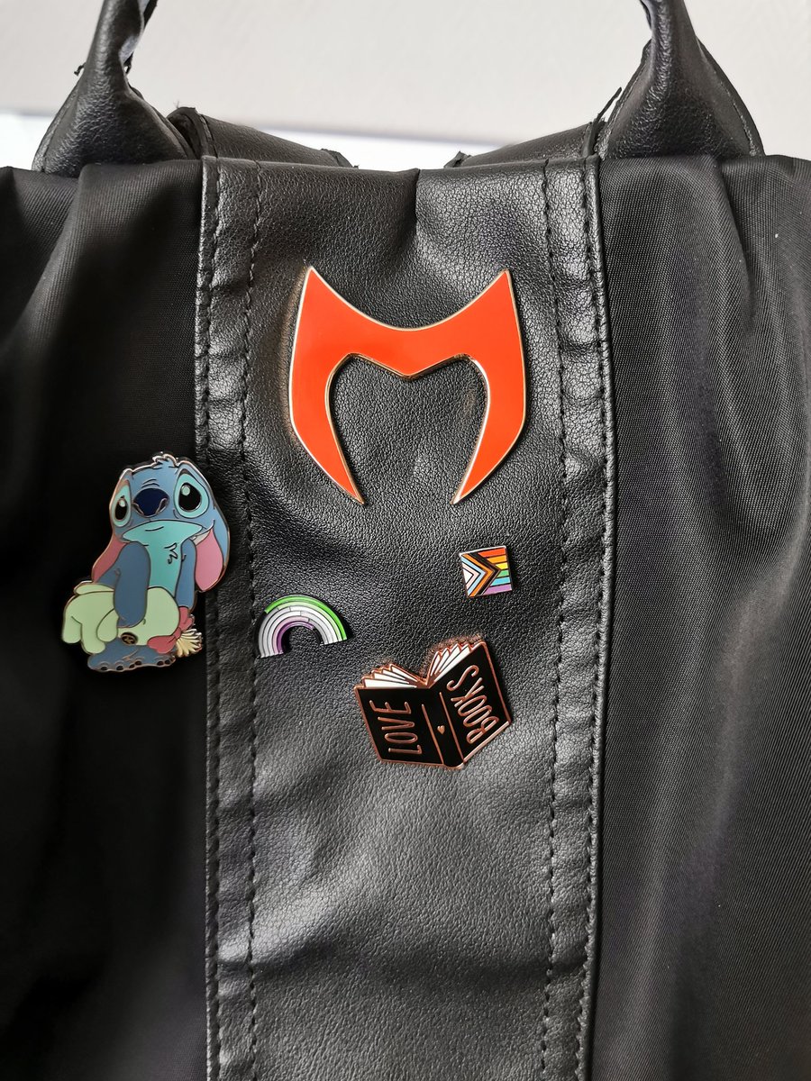 _eniahpit's tweet photo. Je viens de rajouter mon plus gros pins sur mon sac 😍 emplacement parfait https://t.co/LOYmtX3Cm2