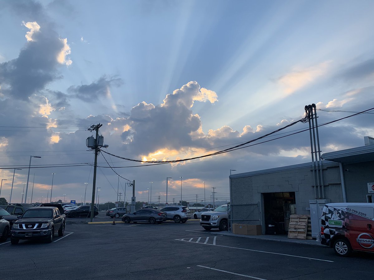 kingdittles's tweet photo. Morning y’all! Hope everyone has a good day! #morning #sunrise #sun #photo #photooftheday #photographer https://t.co/psqzFkG4dP