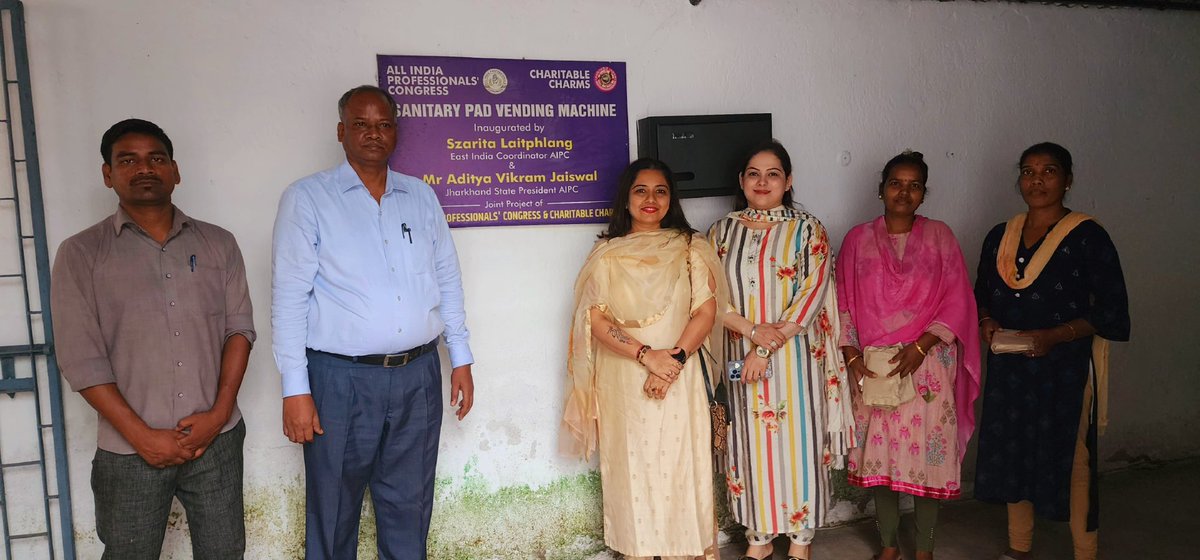 khyati_munjal's tweet photo. Refilling of Sanitary Pads vending Machine at St xaviers college Ranchi. @AIPCJHR has installed vending machines at various location through out Jharkhand.@AIPCJHR @ProfCong @AipcRanchi @AipcJamshedpur #WomenEmpowerment❤️ https://t.co/Zw3IPksCZd