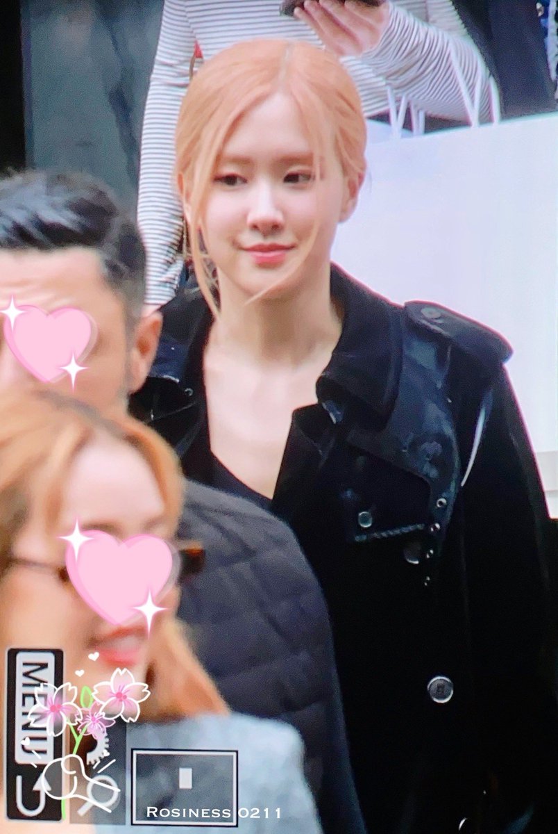ROS_E4's tweet image. ชอบรอยยิ้มน้องเเชงจังมันดูเเล้วรู้สึกมีกำลังใจมากกก
ROSÉ SAINT LAURENT PFW
#ROSÉBrilleEnSaintLaurent @YSL