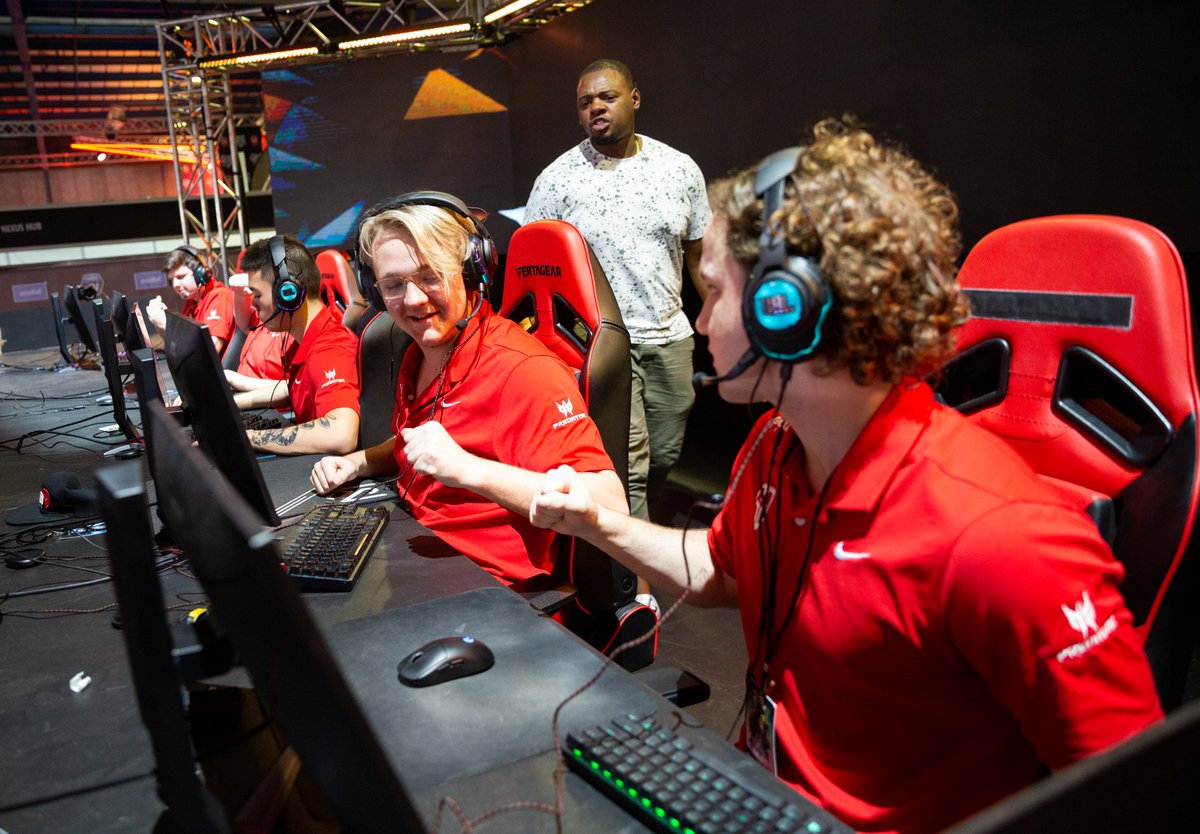 GoliathGamingZA's tweet photo. Super proud of the #GGCounterStrike squad who secured 3rd place in the @VSGamingWorld Masters at @ComicConAfrica🦾🔥
Debut LAN tournament under the GG banner and already securing a podium finish, we look forward for what's to come from these legends!
#GoliathGamingArmy https://t.co/oBo2AwTZSI