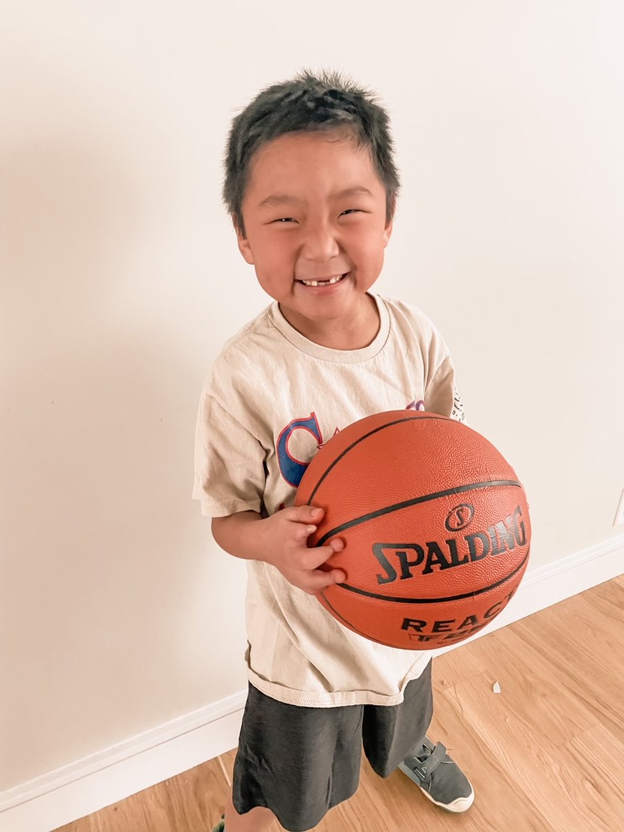 Have you ever seen a kid so happy to be holding a basketball? We love to see our patients working hard in the activities they love.

Go, Judah! Go!

#HandDifferences #Kids #Hope #OrthoTwitter #Orthopedics
@shriners @shrinershosp @Congenitalhand