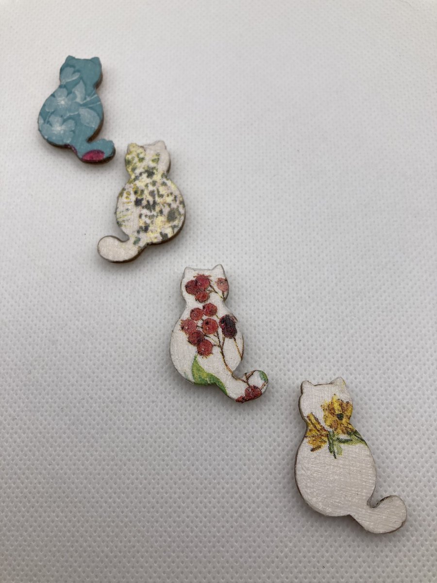 kbush50's tweet photo. Decoupage cat fridge magnets. Small and cute, to brighten up that door. 
#catlovers #CatsOfTwitter #MHHSBD #stockingfillergifts #gifts #GiftASmile #gift #decoupage https://t.co/RKcYjFmCor #catlovers #fridgemagnetdecor #littlegifts #catmagnet https://t.co/l2MpfJ22I5