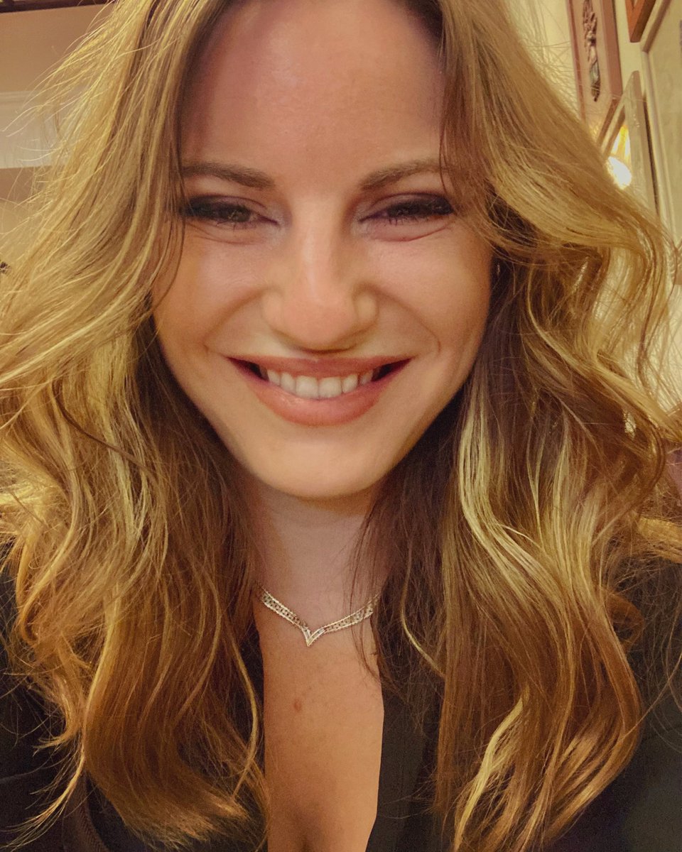 WritesAbroad's tweet photo. Got dressed up and pretty for my first #therapy appointment with a new therapist today. Why would I bother to do that? …I’ll let you know when she diagnoses me. https://t.co/eYXVmci7Wz