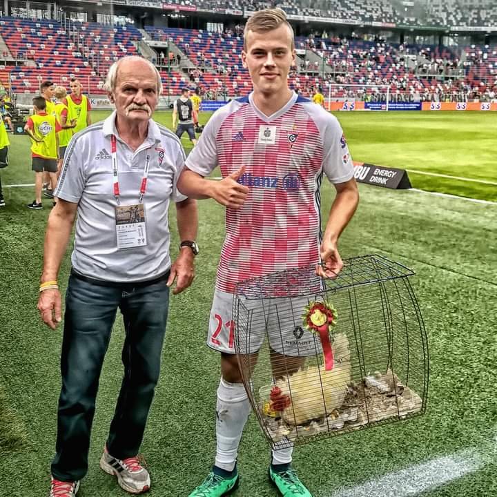 Never forget when this Polish player was given a Chicken as the Man of the Match Award. 😂😂😂