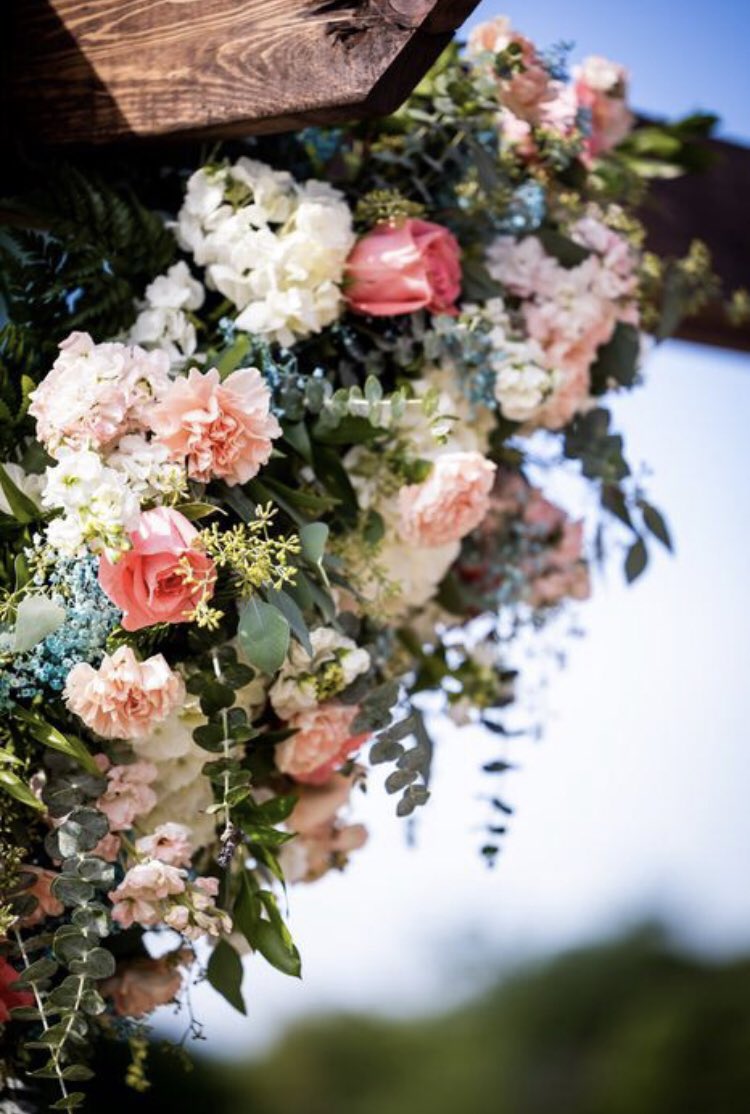 HJBenken's tweet photo. #weddingwednesday! Bride sent us some great pictures on @WeddingWire! #ido #weddingflowers #florist #flowershop  #shoplocal #locallyowned #familyowned #silvertonohio #cincinnatiohio #ohioflorist #cincinnatiflorist #cincinnatiwedding #engaged #venue #wedding #ceremony #reception https://t.co/1UlkoUye7w