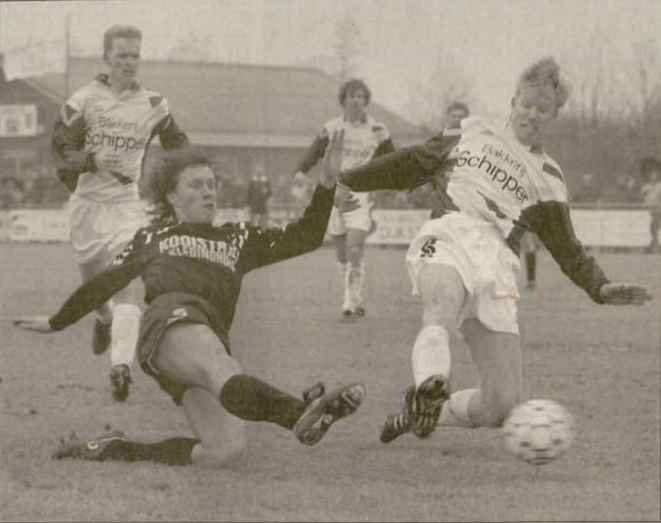 Op 19 november staat het duel tussen 't Fean'58 en Broekster Boys op de rol. Een klassieker! Een speciale wedstrijd, ook voor 't Fean-trainer Minno van der Werff, op de foto in het shirt van "De Broek", de club waarvoor hij in de jaren '90 op het hoogste amateurniveau speelde.