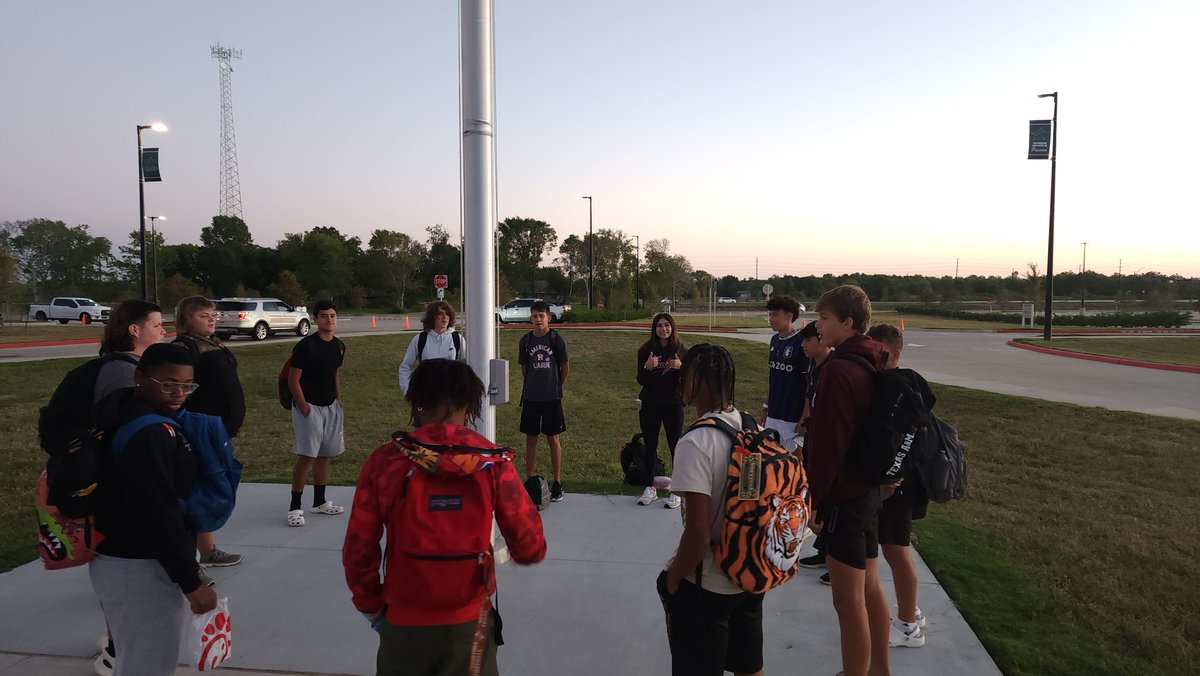 coachrgarza's tweet photo. Great turnout at see you at the pole this morning!!! https://t.co/ncNkGmWeRN