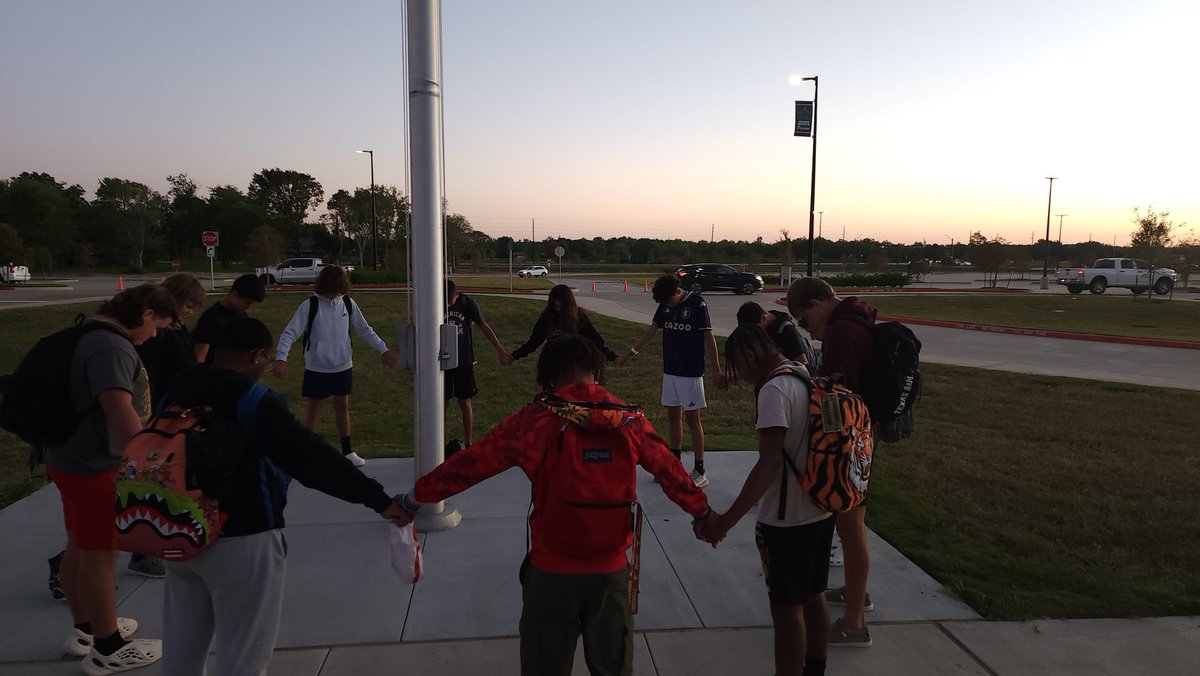 coachrgarza's tweet photo. Great turnout at see you at the pole this morning!!! https://t.co/ncNkGmWeRN