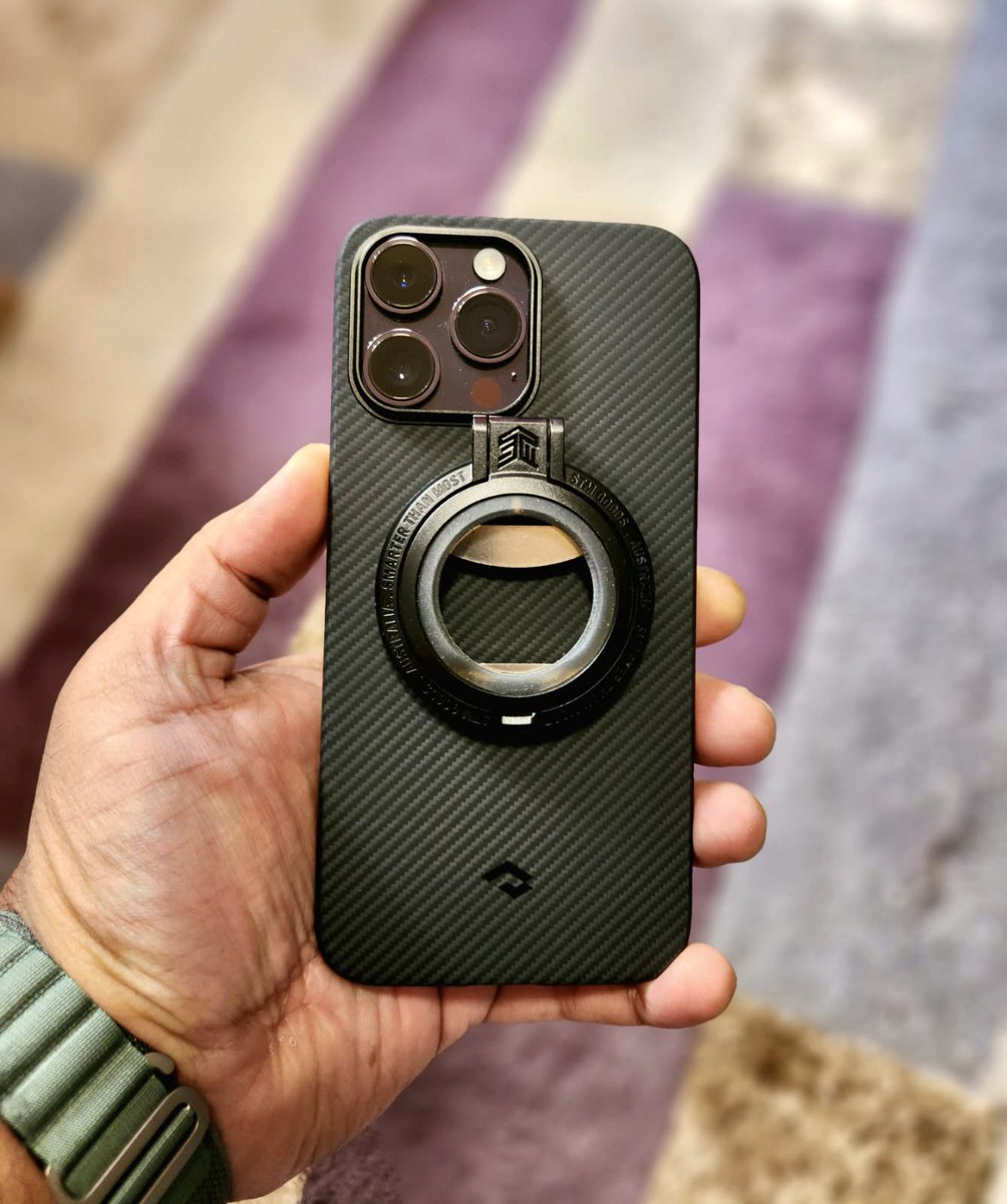 TechZilla_'s tweet photo. iPhone 14 Pro Max rocking the Pitaka MagEZ Case 3 with the addition of the MAG LOOP from STM, it demonstrates the MagSafe in the Pitaka case and it has a silicone finger loop, kickstand and bottle opener, perfect 💪🏾🔥🔥🔥 #iPhone14Pro #iPhone14ProMax #PITAKA #magloop #magsafe https://t.co/Y8AIu7xvtf