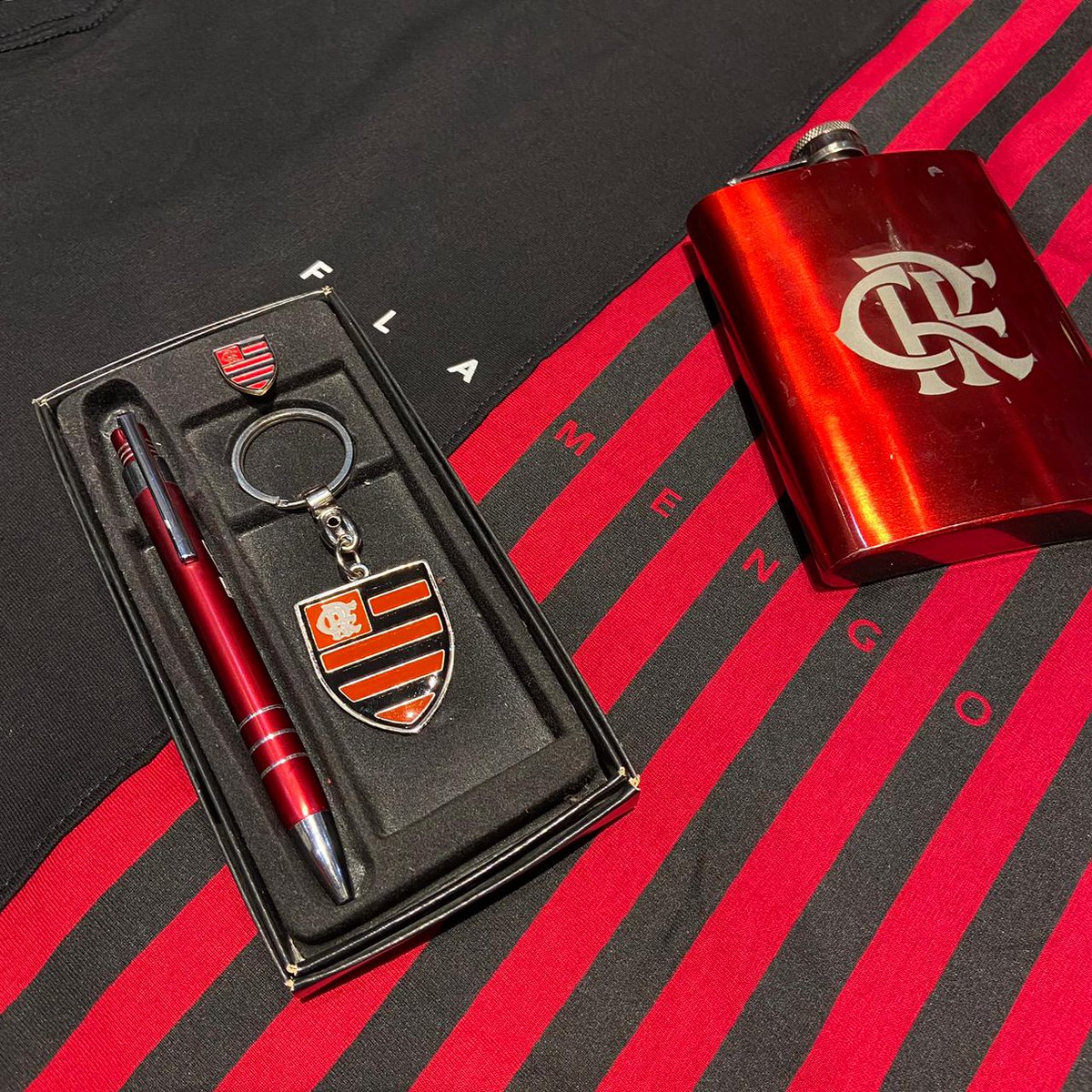 nacaornmaceio's tweet photo. Tu gosta de variedade, né? Então se liga só nesse kit com caneta e chaveiro, junto com esse cantil do Flamengo! 🔴⚫

📍 Faça uma visita: Avenida Menino Marcelo, 3800 - Shopping Pátio Maceió
📲 Compre pelo WhatsApp: https://t.co/KhN7x9DhBC https://t.co/sMdu9bqa8L