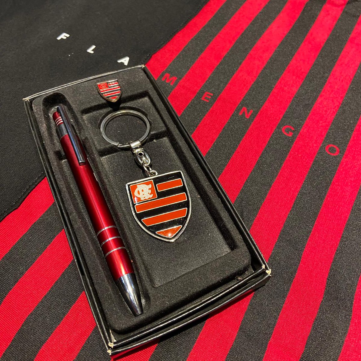 nacaornmaceio's tweet photo. Tu gosta de variedade, né? Então se liga só nesse kit com caneta e chaveiro, junto com esse cantil do Flamengo! 🔴⚫

📍 Faça uma visita: Avenida Menino Marcelo, 3800 - Shopping Pátio Maceió
📲 Compre pelo WhatsApp: https://t.co/KhN7x9DhBC https://t.co/sMdu9bqa8L