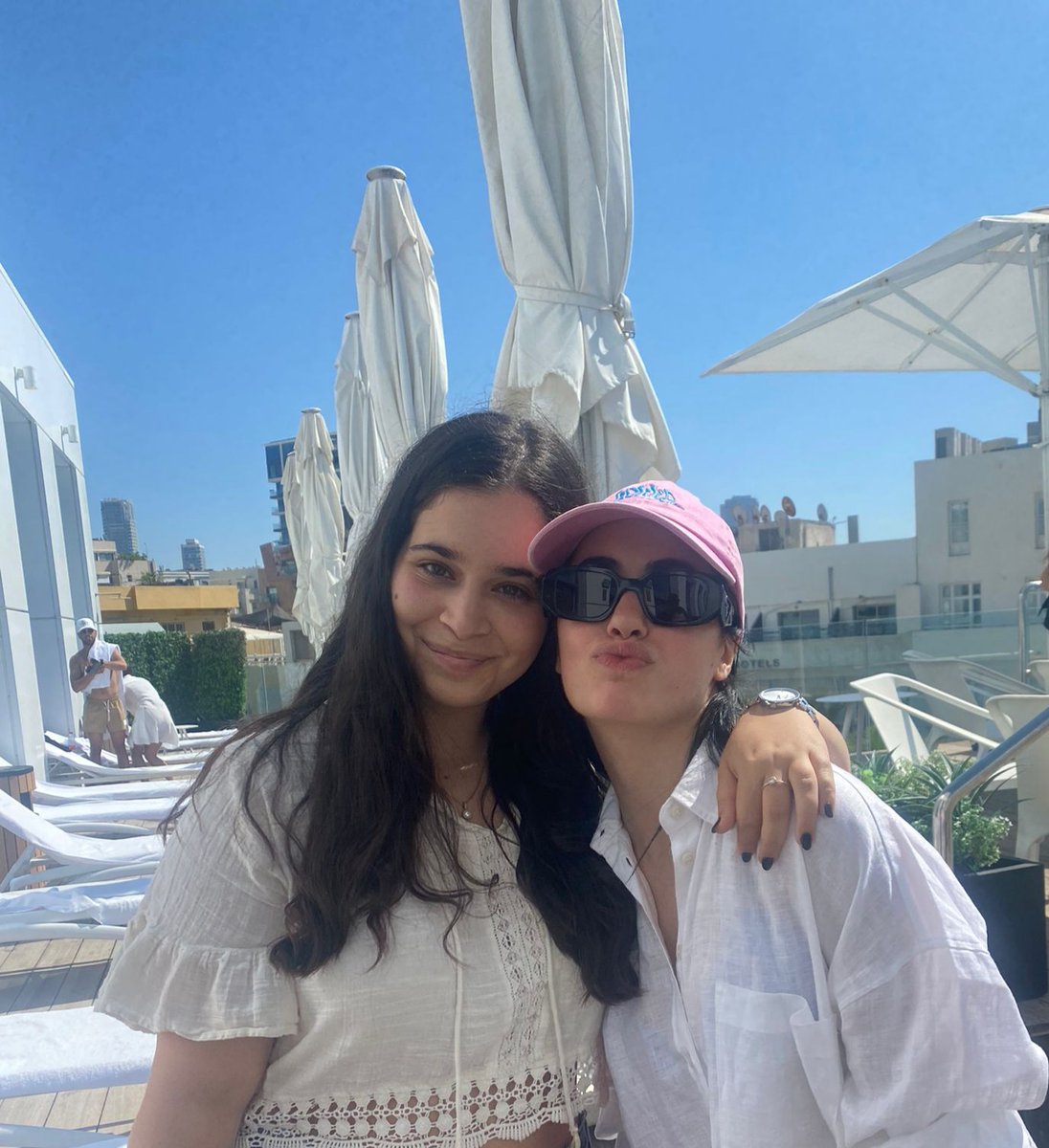 GalBenDavid5's tweet photo. Por fin tuve la oportunidad de hablar con vos, y no por un minuto.
Gracias por el abrazo y las palabras ❤
@lalioficial https://t.co/XYeAq8VsZN