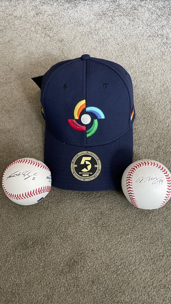 batflips_nerds's tweet image. COMPETITION TIME

We’ve teamed up with the @GB_Baseball team to giveaway TWO official @WBCBaseball balls signed by team studs @Jdubtalks and @VANIMAL_46 

🎁To WIN

☑️ FOLLOW @batflips_nerds and @GB_Baseball 
☑️ RETWEET this tweet