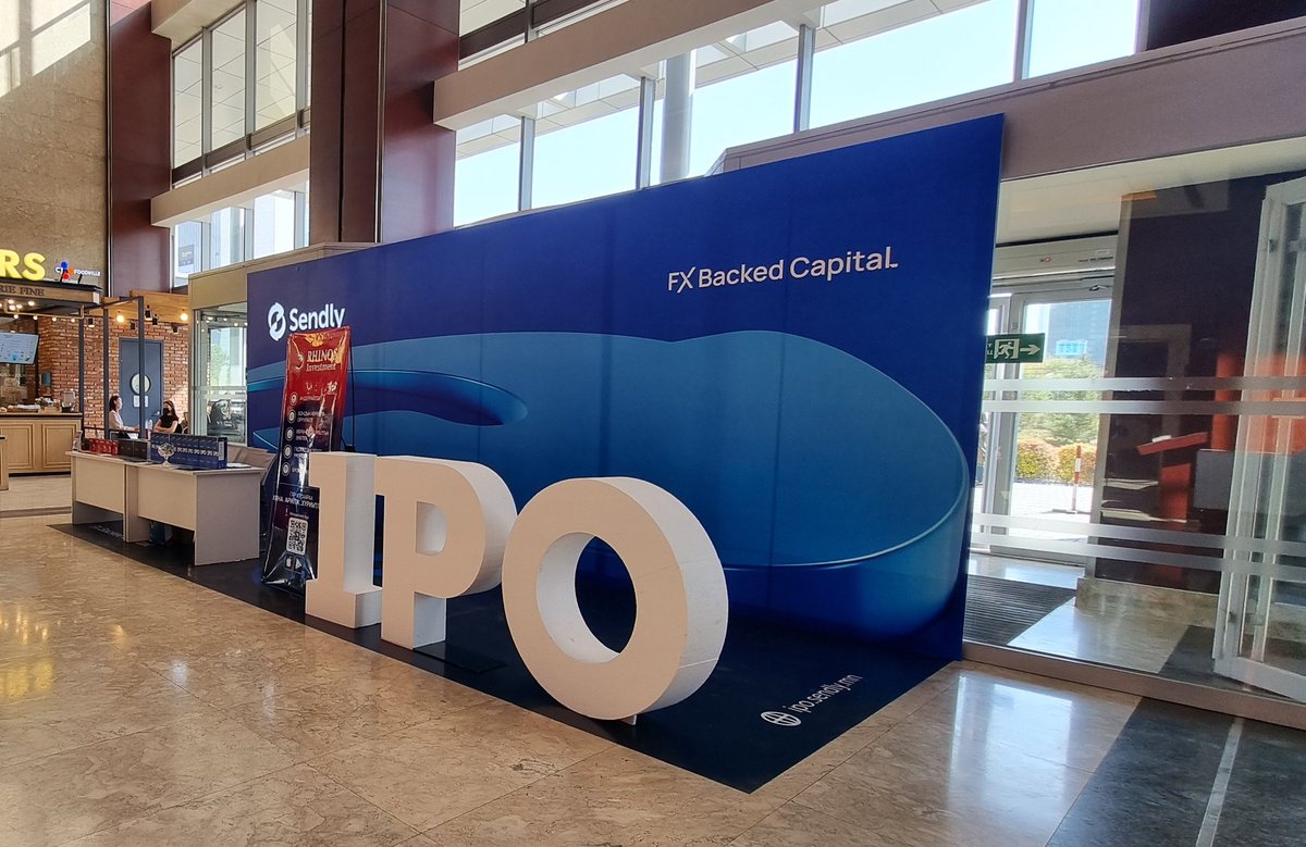 Өнөөдөр миний хувьд сэтгэл хөдлөм, дурсгалт өдөр боллоо. МУИСд 17тойгоосоо хамт хичээл хийж, нөхөрлөсөн ангийхныхаа бизнест стратегийн хөрөнгө оруулагч боллоо. Мөнгөнд биш хүнд нь оруул гэдэг дүрэмтэй. Банк санхүүгээс холдсон ч professional найзууддаа салбарын хөгжлийг даатгав🤝.