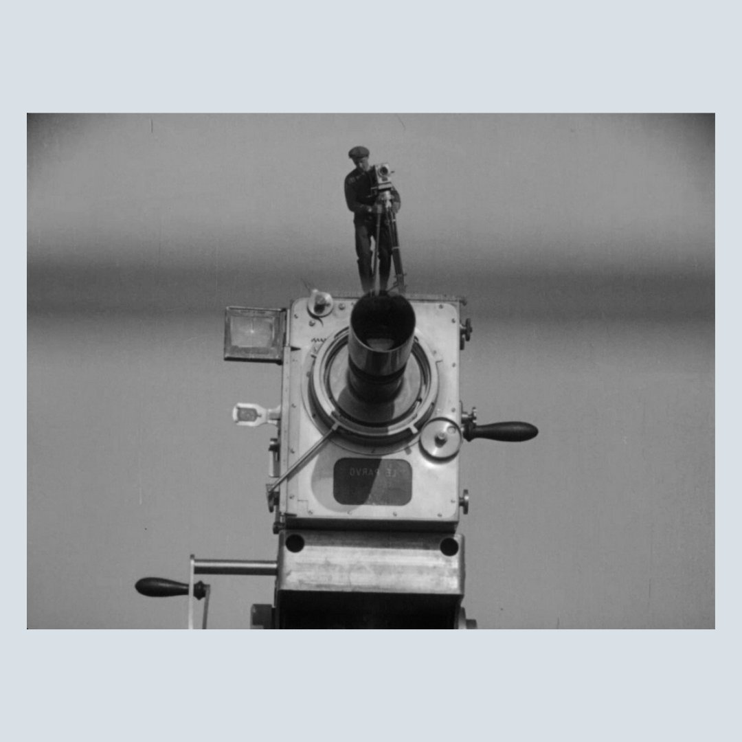 revue24images's tweet photo. Merci à @TheodoreUshev pour l'illustration de la couverture. 
Images : 1 - Couverture du numéro /2 - L'homme à la caméra, Dziga Vertov (1929)/ 3 - Donbass, Sergei Ioznitsa (2018)/ 4 - The Tribe, Myroslav Slaboshpytskyi (2014) https://t.co/vB9RENDW71