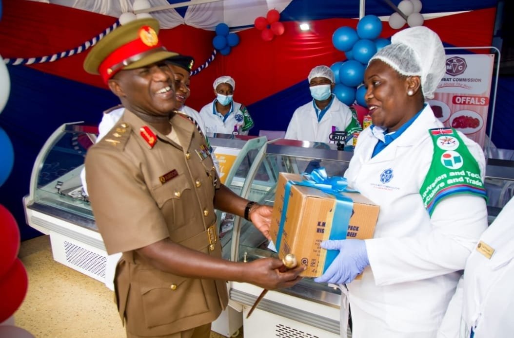 RtdMajKony's tweet photo. THE SMILLING GENERAL! Kenya Meat Commission is, because you understood the assignment and took the initiative to salvage it @kdfinfo @StateHouseKenya @KenyaMeat @OleItumbi @WilliamsRuto @rigathi #fuliza #moseskuria #ndindinyoro #defence #bitangendemo @RobertAlai @bonifacemwangi https://t.co/ro1clOXcfB