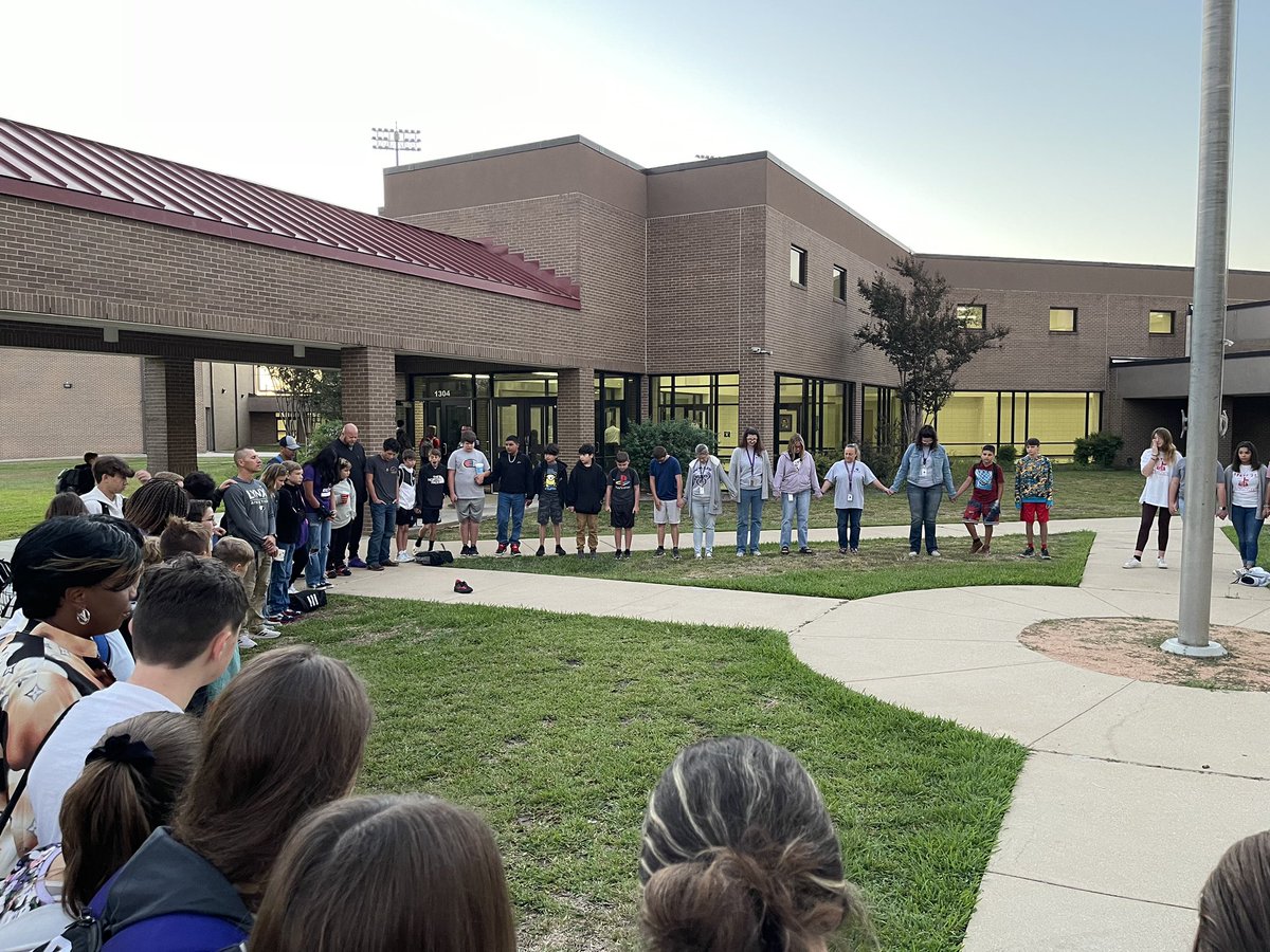 MrEricJBurns's tweet photo. “See You at The Pole” was powerful this morning. Make no mistake about it, He is still in charge. We are fulfilling our purpose according to his plan @LLMSLynx #witnessgreatness #staywoke https://t.co/V6vFrSboqj