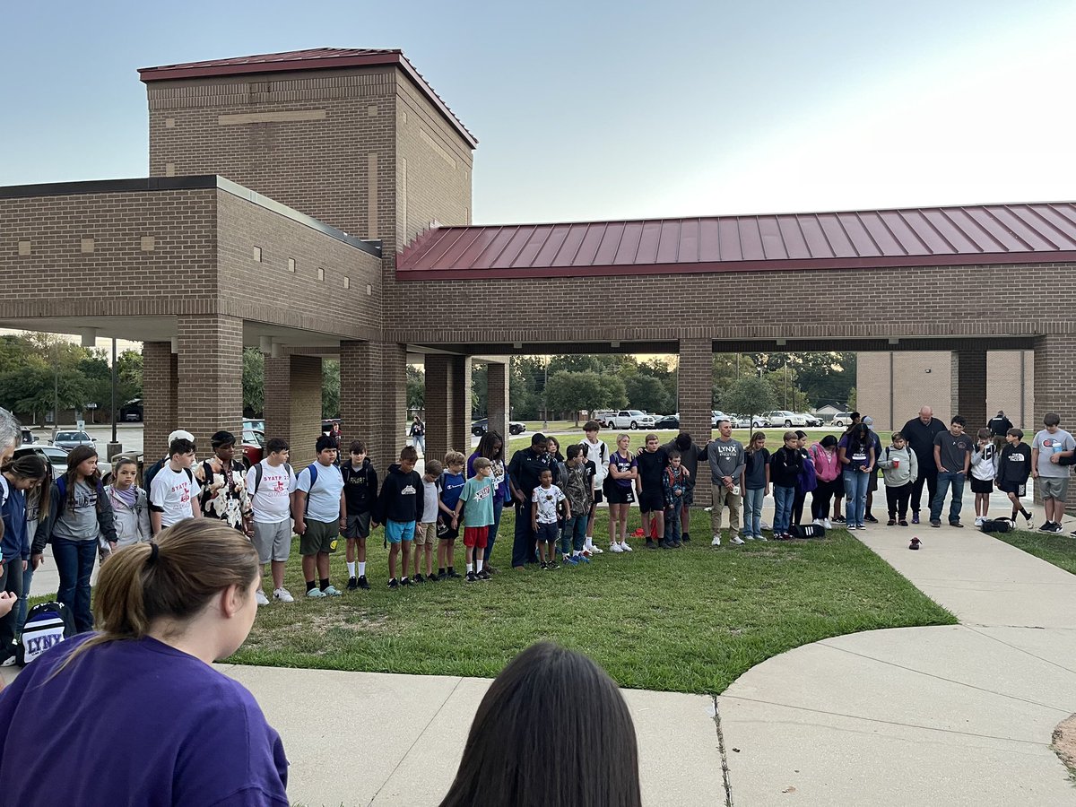 MrEricJBurns's tweet photo. “See You at The Pole” was powerful this morning. Make no mistake about it, He is still in charge. We are fulfilling our purpose according to his plan @LLMSLynx #witnessgreatness #staywoke https://t.co/V6vFrSboqj