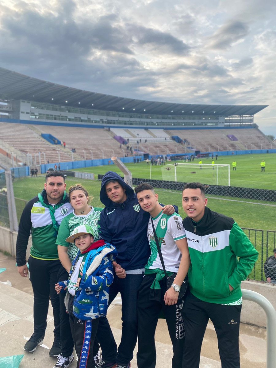 Lucas_Ivan_00's tweet photo. En las buenas,yo te sigo a todas partes,
En las malas,juro no voy a dejarte🇳🇬🎶
#LBDLC en San Luis💚 https://t.co/2S8xpgKU6W