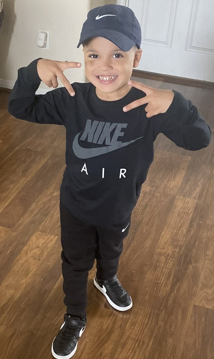 akperera's tweet photo. Please help me wish my favorite little Texan 🥳 #BlakeWilliam⚜️💙 the Happiest of all Happiest Happy Birthdays🥳 🙌🏽🎂🎈 https://t.co/q5dMuT28il