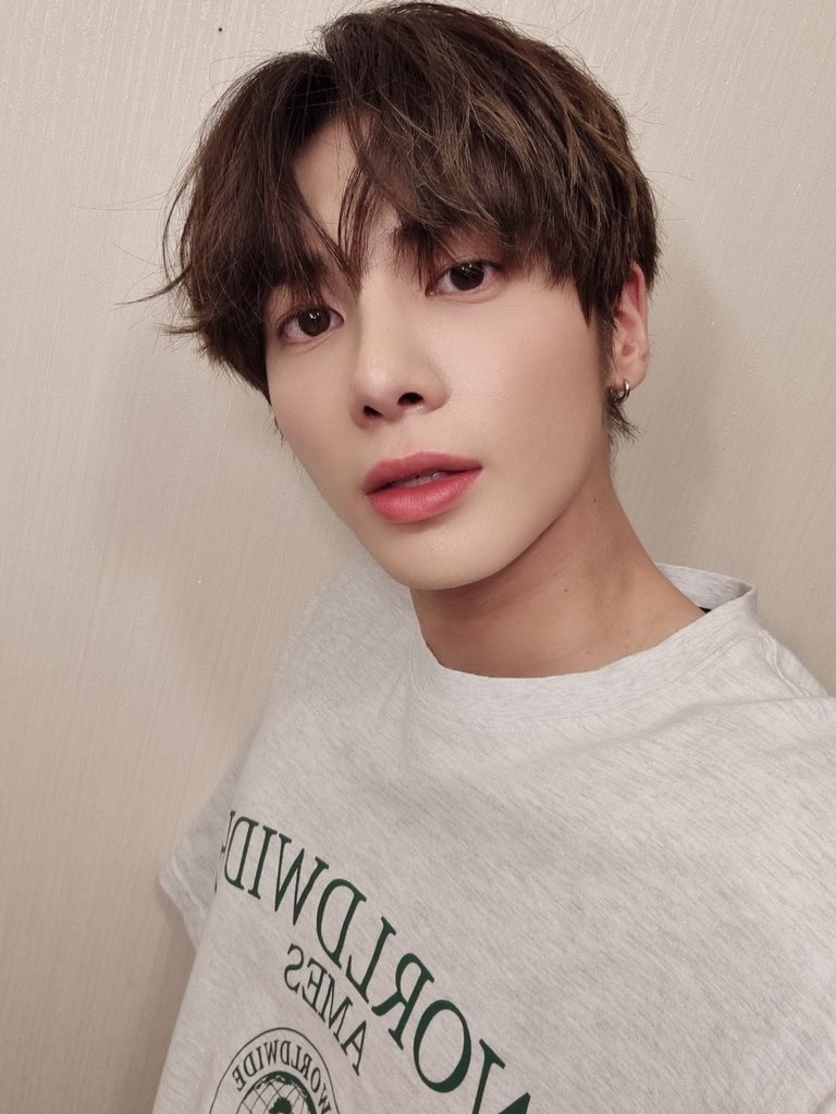 translatingTXT's tweet photo. [220928] #TAEHYUN Weverse 

“done with today’s workout” 

@TXT_members @TXT_bighit https://t.co/TgidHeEazB