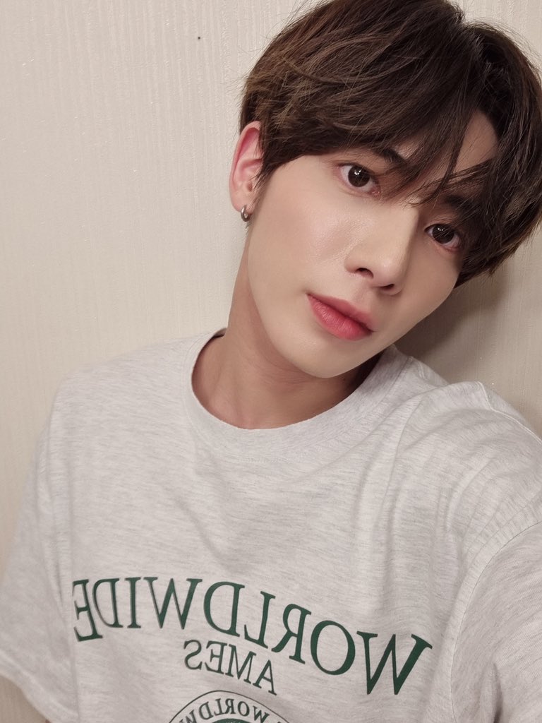translatingTXT's tweet photo. [220928] #TAEHYUN Weverse 

“done with today’s workout” 

@TXT_members @TXT_bighit https://t.co/TgidHeEazB