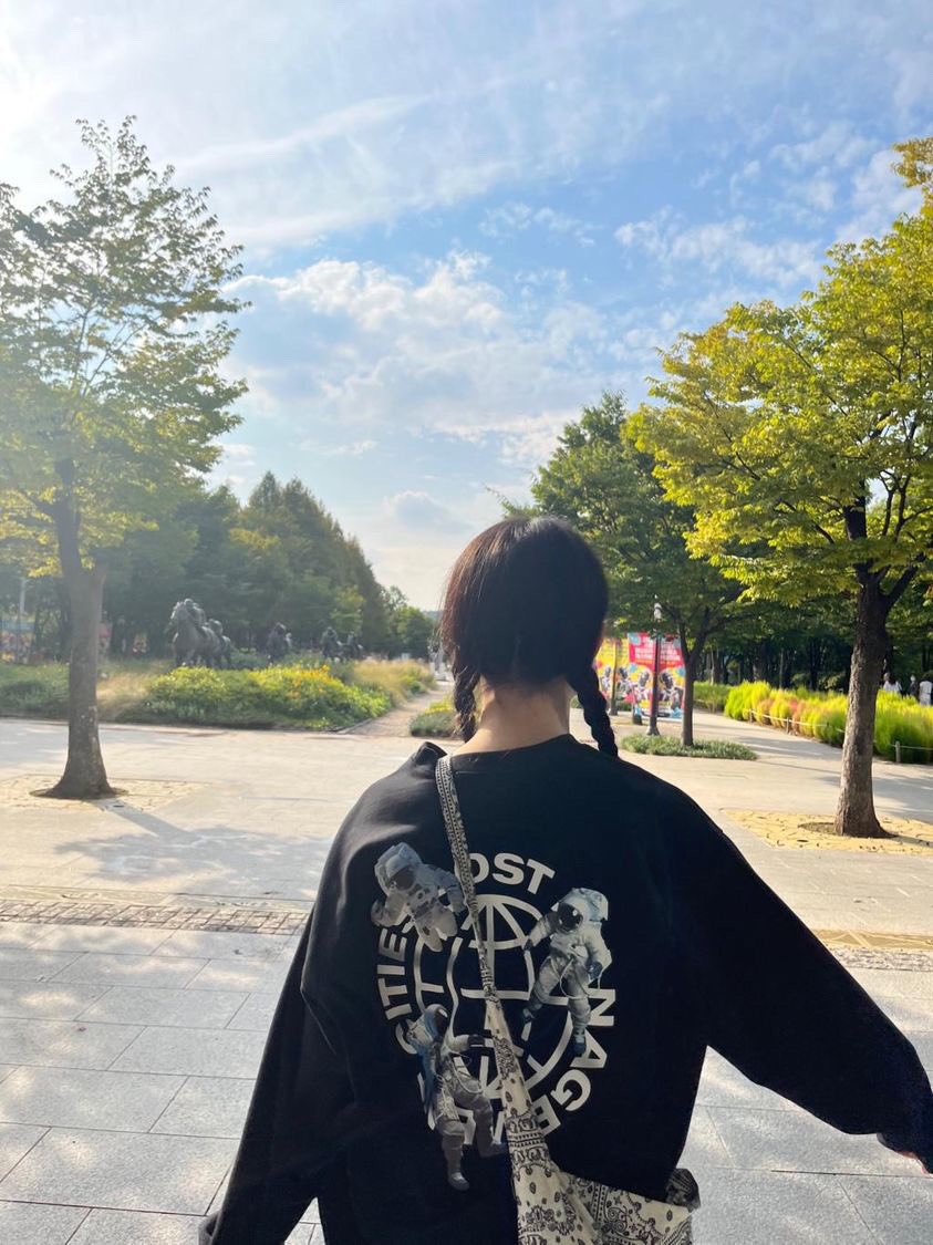 picsofjuhyeon's tweet photo. [📸] 220928 Juhyeon UCube Update 

“I want to see Sumit 😗❤️
I think the weather is such a nice day to take a walk these days!
That's why I like to walk today 😉
Sumit, do you also miss me-?!”

#주현 #JUHYEON #LIGHTSUM https://t.co/OL9rpsBk0E