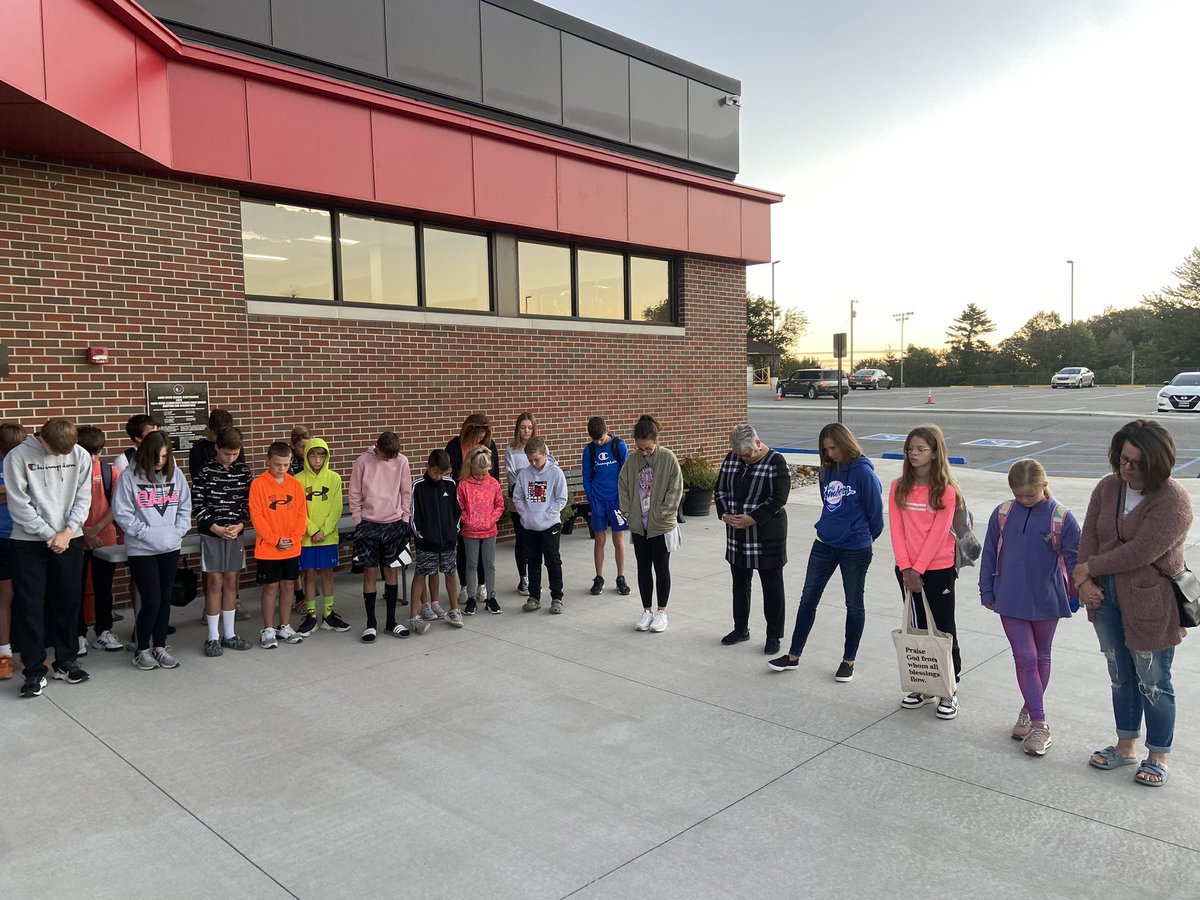 fca_br's tweet photo. We had a tremendous turnout for our FCA See You at the Pole. Thanks to @JSwartz22 for leading our devo and challenging us to look at our spiritual habits in Romans.

Also, thank you to @brunson_madison for leading our prayer for our school, community, and the Mathias family. https://t.co/DdnOyjjS8E