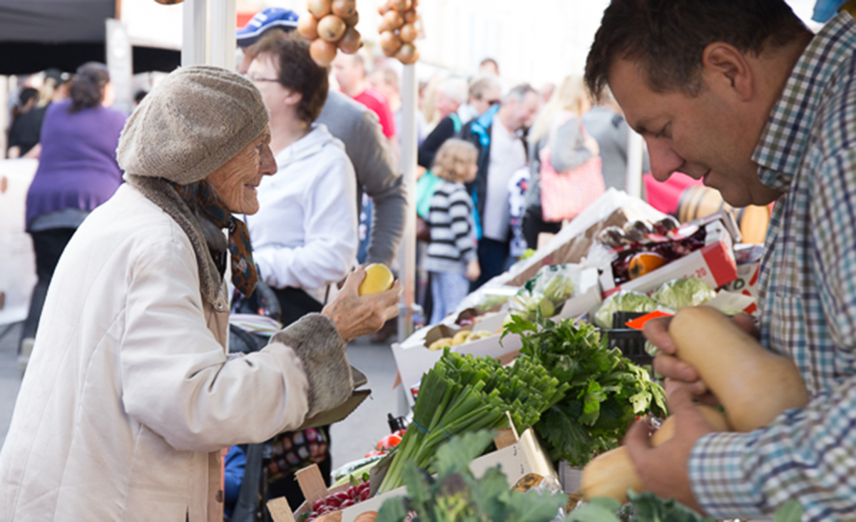 Bristolfoodnet's tweet photo. For #BiteBackBetter we hear about how a street in south Bristol will be transformed into an exciting new food festival this Sat! π
eat:Bedminster is backed by @bedminsterbid to connect the Bristol community together in a celebration of local food & drink: https://t.co/c6xC3bXIFu https://t.co/HQFER2lLIq