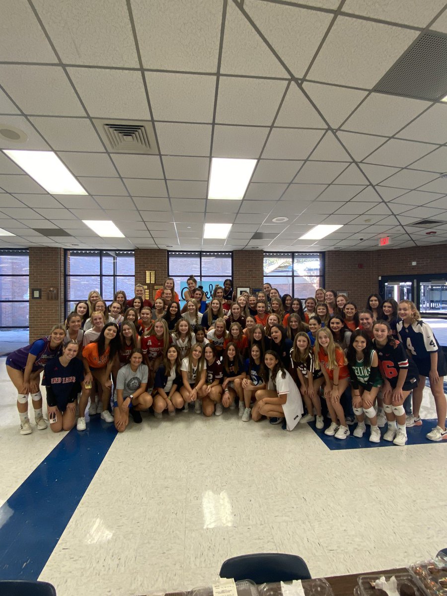 We loved hosting our junior high girls last night! Freshmen and Jv sweep Manvel, while varsity loses a tough five set match. Ready to get back in the gym to get better today! #TOGETHER 💙🐴🏐