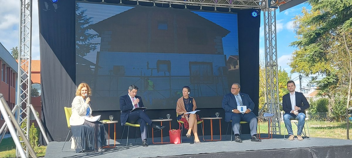 UNDPMK's tweet photo. Happening now: The results of the Tackling the air pollution in Skopje project showed decreasing the #airpollution in the pilot area in settlement Lisice. Financed by @SwedeninMK 129 households received assistance for energy-efficient homes. https://t.co/v9HJqmELAM https://t.co/Rqe6HiZ5zZ
