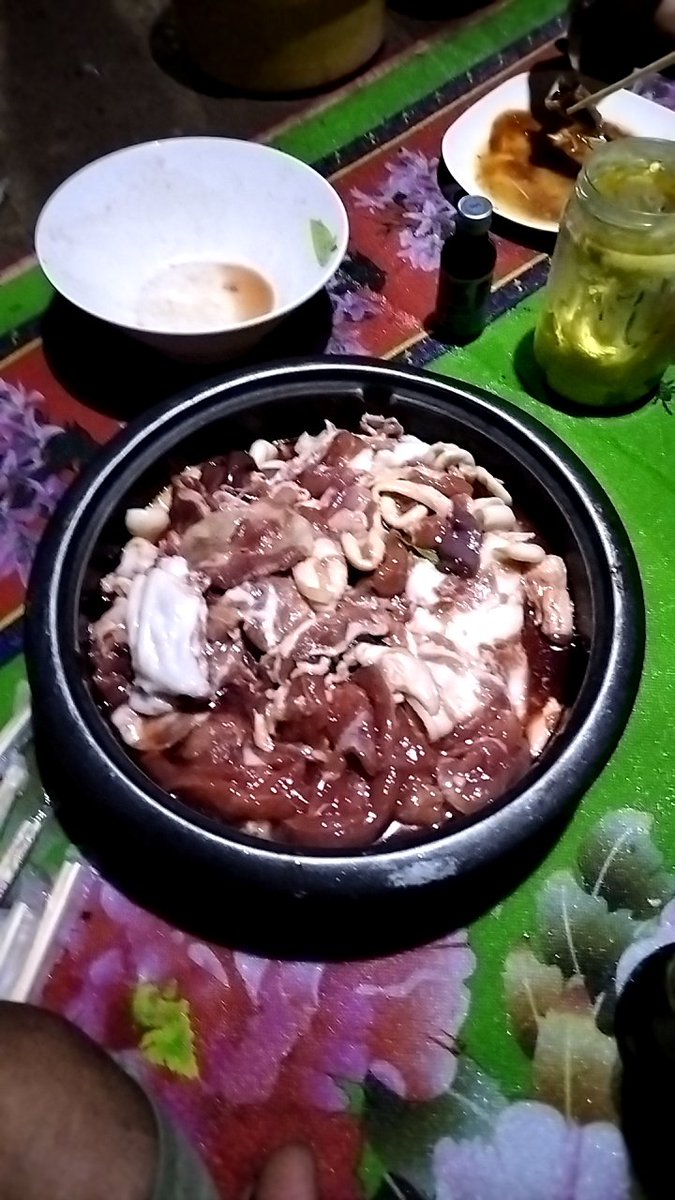 SeeHeena's tweet photo. @g_until_x กินหมูไหม https://t.co/YQusd7xukK
