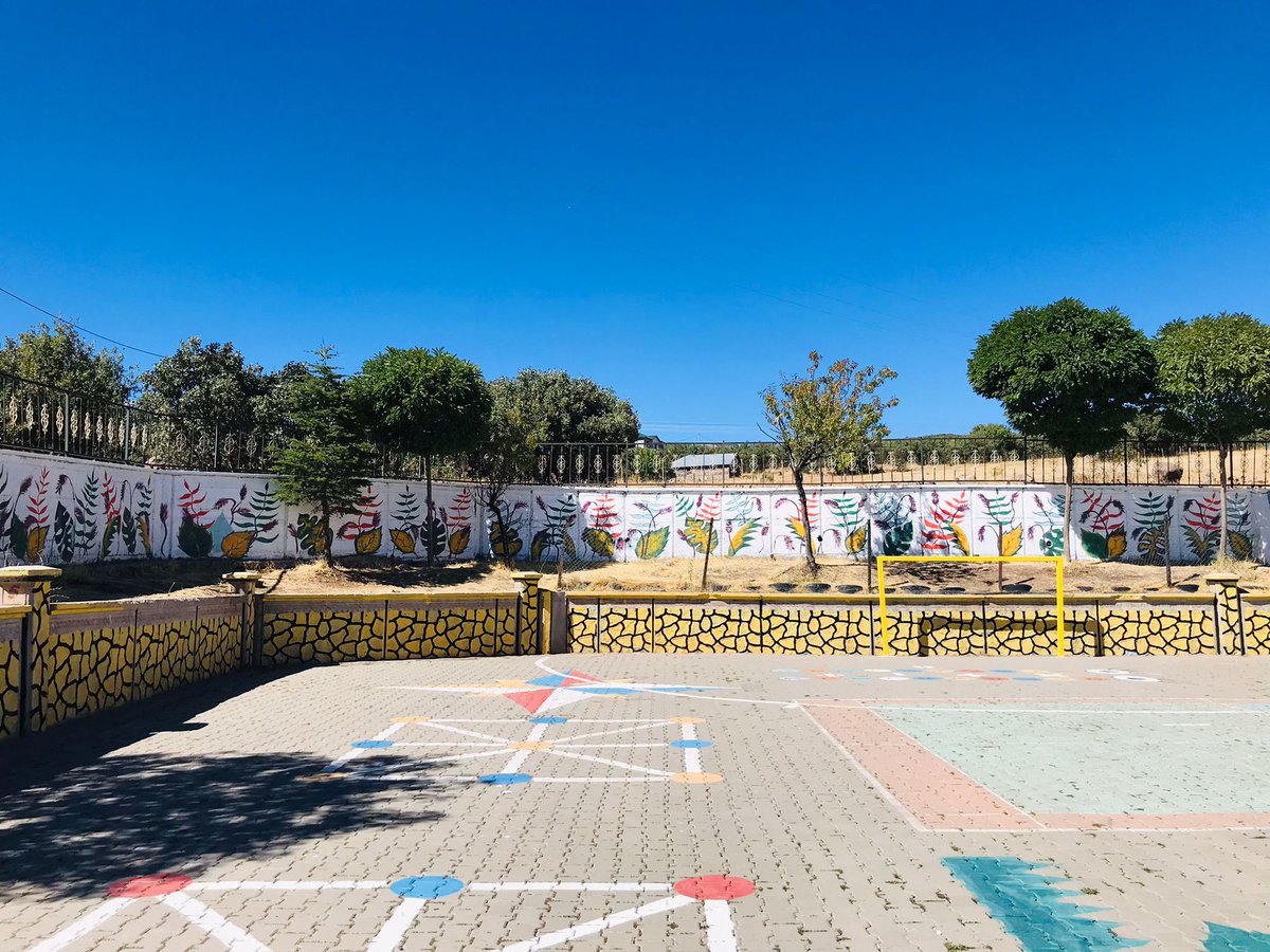 Okulumuzun  bahçesi ,Görsel Sanatlar Ögretmeni Beyhan KORKULUTAŞ ın sihirli ellerinin degmesiyle muazzam bir görüntüye kavuştu,emeğinize sağlık.. <a href="/BKorkulutas/">beyhan_korkulutas</a>  <a href="/halilyucel60/">Halil YÜCEL</a> <a href="/yusuf_tokus/">Yusuf TOKUŞ</a> <a href="/haluklevent/">Haluk Levent ( Ahbap Ekibi )</a> <a href="/ferhatelhakan/">Ferhat Elhakan</a>