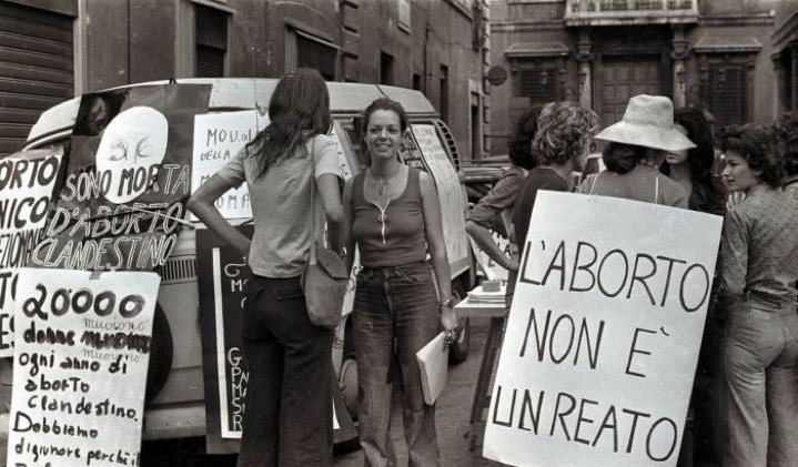 deadpoetstan's tweet photo. oggi è la giornata internazionale dell’aborto libero e sicuro.
ricordiamo le donne  che dopo anni di lotta hanno ottenuto la Legge 22 maggio 1978 n. 194 per far sì che la maternità risultasse una scelta libera!

#aborto https://t.co/MWFxUDUbQ2