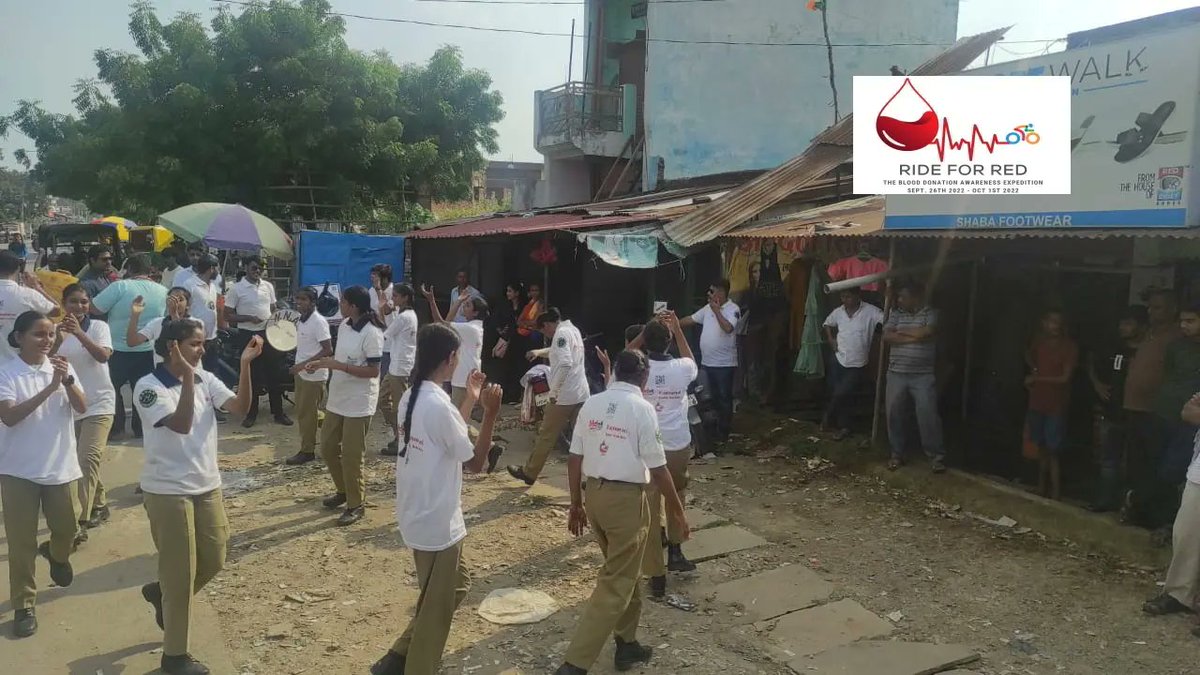 RideForRed's tweet photo. मेजा में लोगों को नुक्कड़ नाटक और जनसंपर्क के जरिए रक्तदान के महत्व को बताते हुए रक्तदान करने के लिए प्रोत्साहित करती Ride for Red की टीम ..

@raktsankalp
.
.
.
 #Prayagraj #Ride_For_Red_Expedition #RaktSankalp #Ride_For_Red https://t.co/gpypNkYZtF