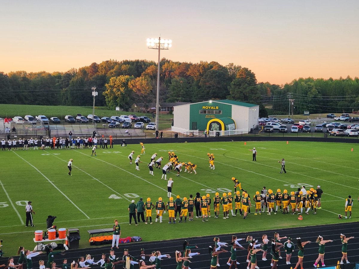 ⚠️ GAME CHANGE ⚠️
🔰 VARSITY FOOTBALL
🟩  at THOMAS DALE 7:00pm
🟩  Changed to tomorrow (THURSDAY 9/29)