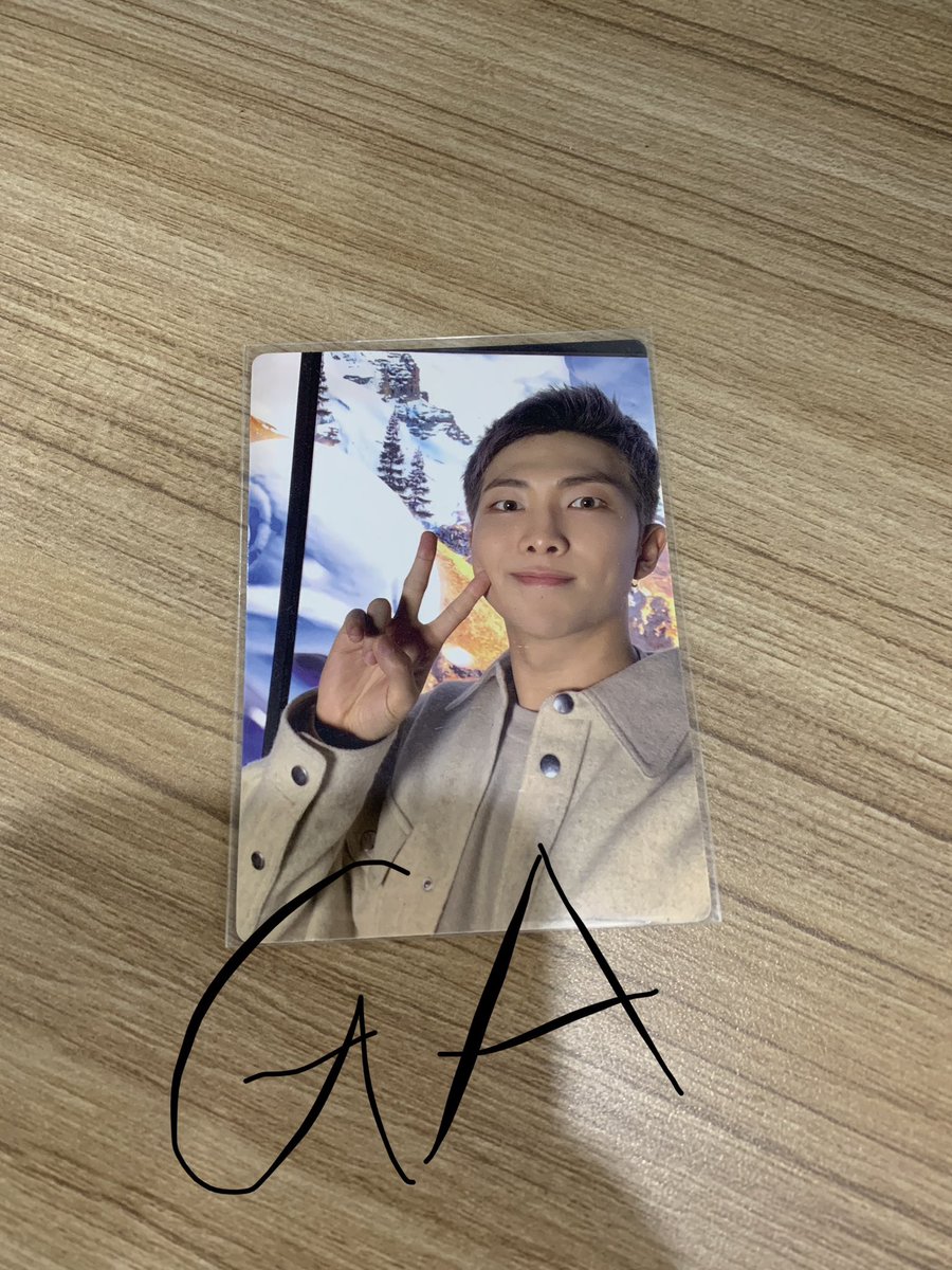 GIVEAWAY 。・°°・(＞_＜)・° °・。
hadiahnya ada 4, masing2 hadiah buat 1 orang yaaa : 
1. custom wm 
2. pc sebong 
3. saldo spay 15k 
4. pc bangtan 

RULES : rt &amp; reply mau hadiah apa + followers only ya!  
end : 29 September 2022, jam 21.00 yah!

goodluck bebiii✨🫶🏻🤍