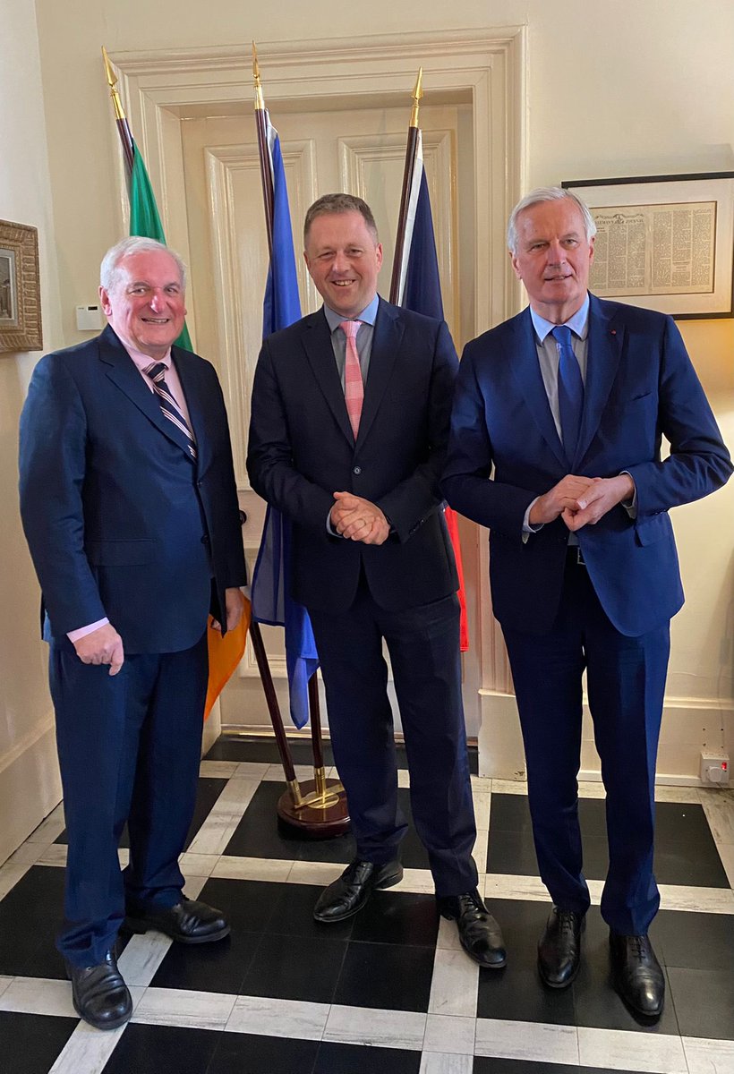 Very glad to meet @MichelBarnier today alongside former Taoiseach, Bertie Ahern. The benefits of the Good Friday Agreement, negotiated by Bertie Ahern, must be protected. And the Protocol, negotiated by Michel Barnier, safeguards those benefits. I’m grateful to both. 🇮🇪🇪🇺🇫🇷