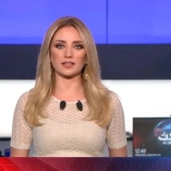 الورد منك فانت عبيره
وغرامه المجنون ليس سواك
ان كنت قربى او تباعد دربنا
بالعين او بالقلب سوف اراك ...
<a href="/cristianbaysari/">كريستيان بيسري</a>