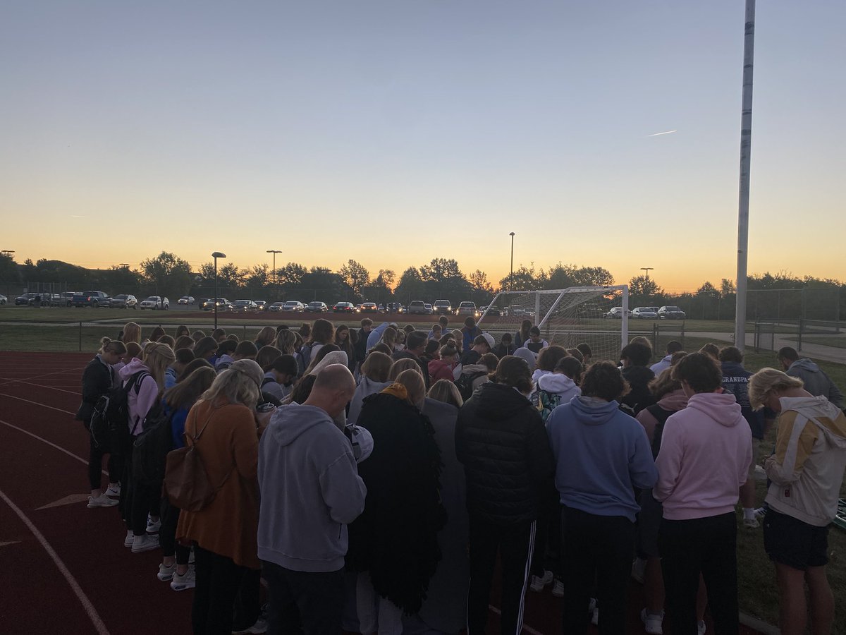WolvesCole's tweet photo. #Seeyouatthepole was a success! Over 100 students praying over the school year 🙏. Thank you to @FCA_Timberland, @ElementYouthMo for supplying the donuts!! Also, thanks  @FootballTHS football players for showing out! https://t.co/z5hbci83Vd