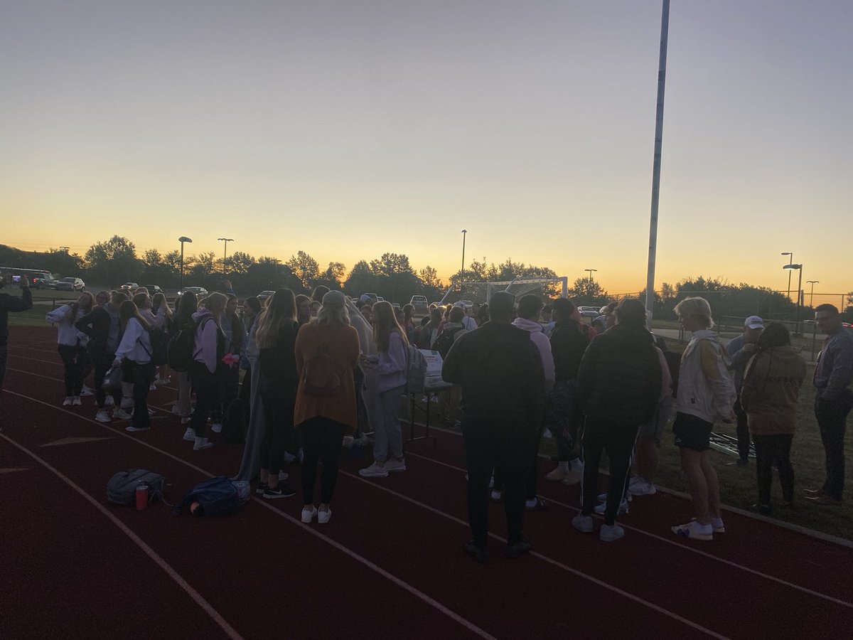 WolvesCole's tweet photo. #Seeyouatthepole was a success! Over 100 students praying over the school year 🙏. Thank you to @FCA_Timberland, @ElementYouthMo for supplying the donuts!! Also, thanks  @FootballTHS football players for showing out! https://t.co/z5hbci83Vd