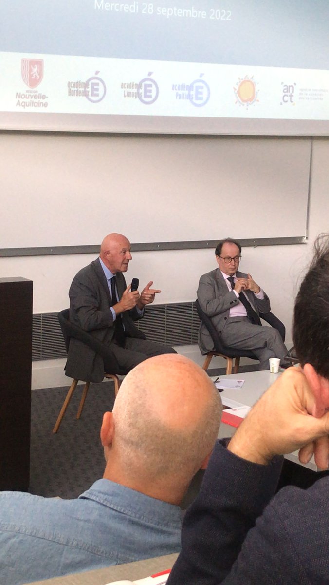 salliouxbel's tweet photo. M. Cloatre et M. Michel à @ScPoBx pour journée #jppv @LvvNumerique partenaire historique de sciencepo Bx  #cordeesreussite #ambition #Parcoursup  @NvelleAquitaine @leclercarno @acpoitiers @marydelataille @NathalieLanzi @NiortAgglo @DSDEN79 https://t.co/iCP0Bol95E