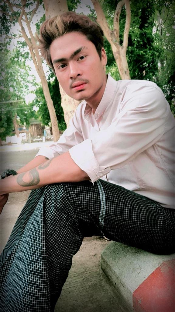 Yanaungmyo2000's tweet photo. 🖤 မင်းကိုကြည့်နေတာ 🖤 https://t.co/Twy85SZL7r
