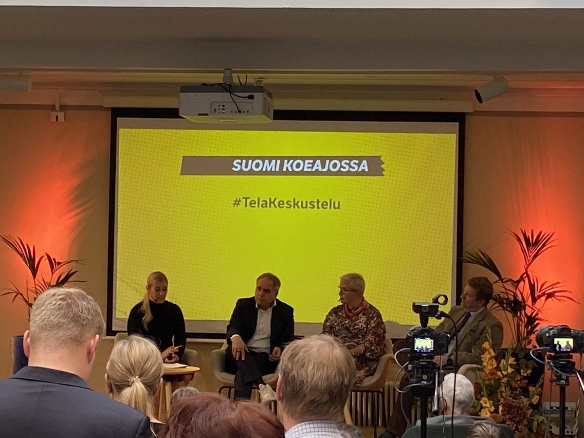 MinnaGarde's tweet photo. Työeläkejärjestelmästä keskustelua, mielenkiintoinen paneeli👍👍 #työeläke #työkyky #eläke #Telakeskustelu ⁦@Tela_ry⁩ https://t.co/Pt3nV7amNL
