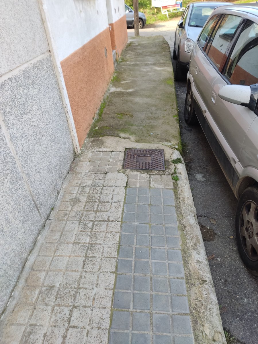 VeinesTorrella's tweet photo. @socmartafarres Honestidad y autocrítica por favor. Es esto un orgullo para nuestro ayuntamiento?
Camí Molí d'en Torrella, no sigáis ignorando al vecindario de la periferia. https://t.co/sWt2yKbWDH